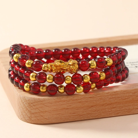 Bracelet Vintage en Perles de Verre Rouge Vin Avec Pendentif PiXiu en Alliage d'Or Chanceux Bracelet Élastique Multicouche pour Femme