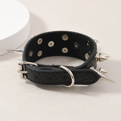 Pulsera de Cuero de Vaca Ancha Vintage Punk para Hombre Pulsera de Puño Gótica con Calaveras y Picos con Hebilla de Pasador de Aleación Ajustable Joyería