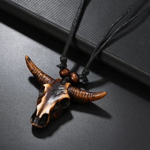 Collar Vintage Hombre Colgante Cabeza de Toro Estilo Étnico Tribal Resina Cráneo Tallado Cuerda de Cera Joyería Regalo