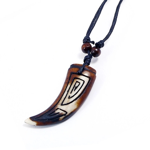 Collana con Pendente a Dente di Lupo in Resina Vintage con Perline di Legno Intagliate Tribali Cordino Nero Regolabile Uomo Donna