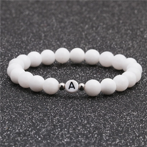 Minimalistische Witte Steen Kralen Armband Met Alfabet Letter A Hanger Koperen Tussenkralen Voor Dames Heren Mode Sieraden Cadeau