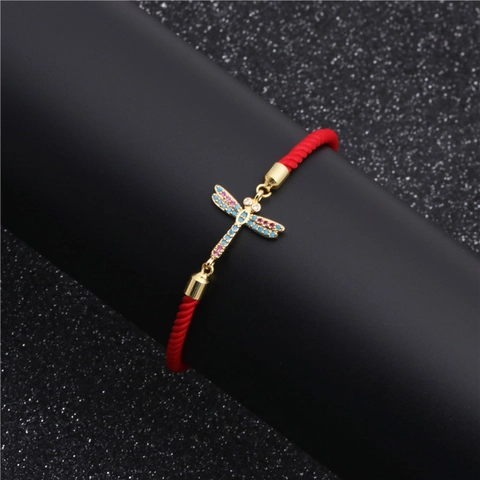 Bracciale da Donna in Corda Rossa Coreana Con Ciondolo a Farfalla e Libellula in Zirconia Colorata Rame Placcato Oro