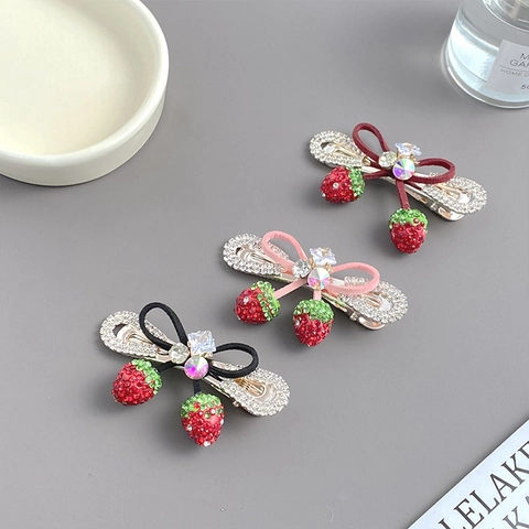 Koreanische Süße Erdbeere Strass Schleife Haarklammer Legierung Entenschnabel Seitenclip Mode Frucht Haarnadel Für Damen Schmuck