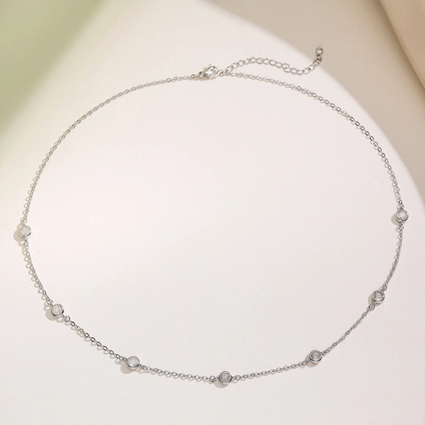 Elegante Collana in Rame Placcato Oro 18K per Donna Con 7 Pietre di Zirconia Tonde Gioielli a Catena Minimalista Station