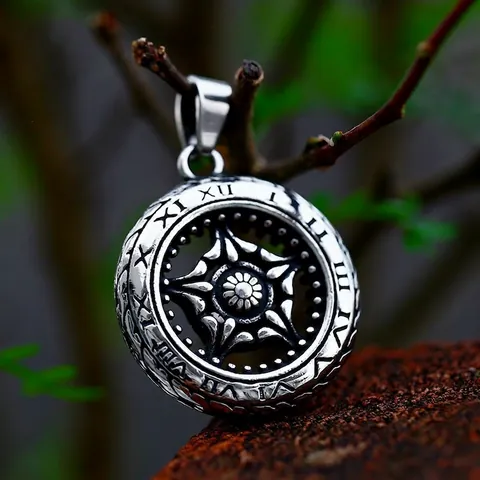 Retro Titanium Steel Roman Numerals Round Pendant For Men Women Hollow Star Pattern Polished Antique Silver Necklace Pendant