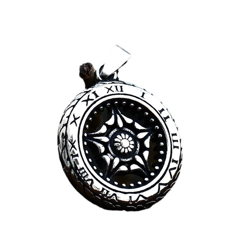 Retro Titanium Steel Roman Numerals Round Pendant For Men Women Hollow Star Pattern Polished Antique Silver Necklace Pendant