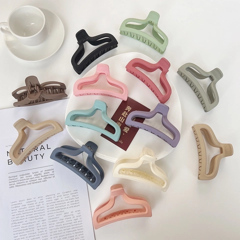 Korean INS Style Matte Plastic Hair Claw Clip Mermaid Tail Hollow Design Frosted Large Shark Clip Daily Accessory For Women