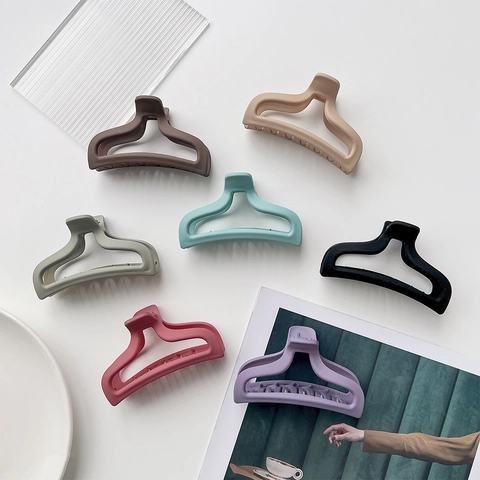 Korean INS Style Matte Plastic Hair Claw Clip Mermaid Tail Hollow Design Frosted Large Shark Clip Daily Accessory For Women