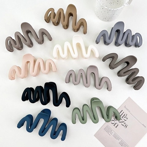 Matte Irregular Wavy Hair Claw Clip For Women Korean Style Geometric Large Shark Clip Nonslip Hair Styling Accessories
