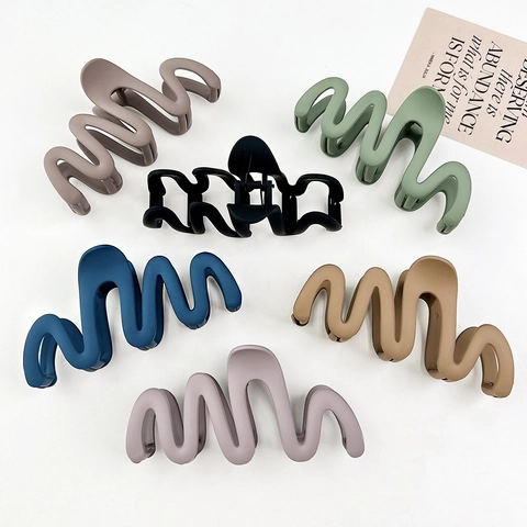 Matte Irregular Wavy Hair Claw Clip For Women Korean Style Geometric Large Shark Clip Nonslip Hair Styling Accessories