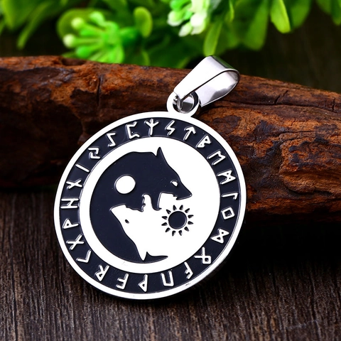 Vintage Viking Rune Compass Pendant Stainless Steel Nordic Vegvisir Wolf Head Sun Moon Round Pendant For Men Jewelry