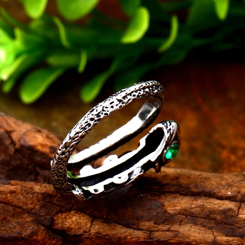 Vintage Stainless Steel Lizard Chameleon Ring For Men Gothic Punk Animal Wrap Ring With Green Zirconia Eye Retro Oxidized Finish Jewelry