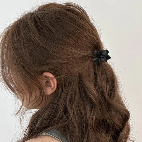 Minimalist Matte Plastic Flower Hair Claw Clips For Women Geometric Small Hair Clips Non-Slip Shark Clips For Daily Styling Jewelry