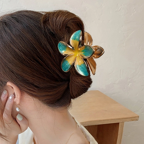 Handgemaakte Metalen Frangipani Bloem Haarklem Elegante Emaille Plumeria Haaraccessoire Voor Dames Zomer Strand Styling Tool