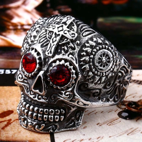 Anello Teschio in Acciaio al Titanio Gotico Retro Con Occhi in Strass Croce Incisa Vintage Punk Anello da Uomo Gioielleria