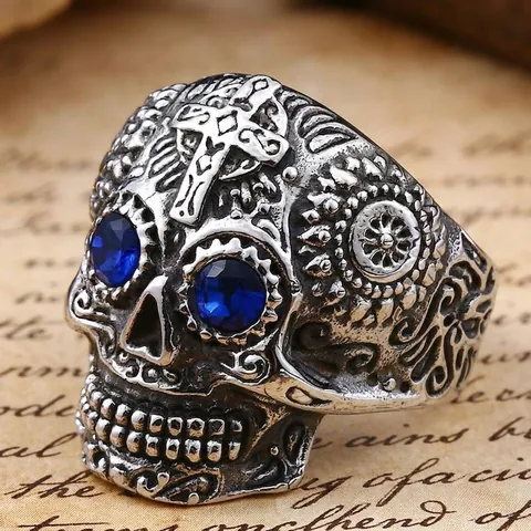 Anello Teschio in Acciaio al Titanio Gotico Retro Con Occhi in Strass Croce Incisa Vintage Punk Anello da Uomo Gioielleria