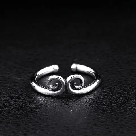 Anello Aperto in Acciaio Inossidabile Retrò Monkey King Cerchio Dorato Regolabile Motivo Nuvola di Buon Auspicio Gioielli Unisex