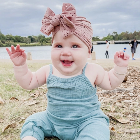 Baby Mädchen Turban Hut Mit Großer Schleife Hohlstickerei Rippstrick Säugling Beanie Weiche Atmungsaktive Kleinkind Kopfbedeckung