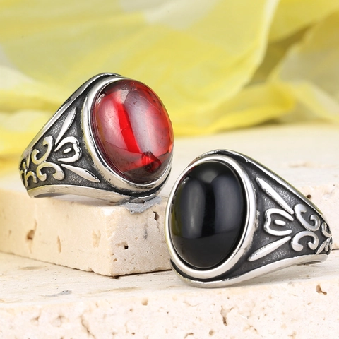 Vintage Stainless Steel Punk Ring For Men Retro Scrollwork Carved Oval Red Black Rhinestone Inlaid Bohemian Finger Ring Jewelry