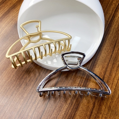 Große Geometrische Hohle Legierung Haarklammer Vintage Minimalistisch Metall Hai Clip Haarschmuck Für Damen Tägliches Styling