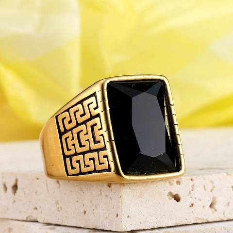 Bague Homme Vintage en Acier Inoxydable avec Strass Carré Plaqué Or Motif de Méandre Bijoux Hip Hop Punk Cadeau