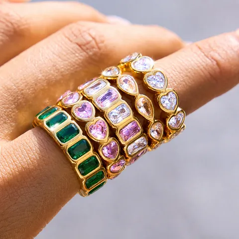 Anillo de Acero Inoxidable Chapado en Oro de 18K para Mujer Minimalista Zirconia Forma Corazón Corte Rectangular Joyería