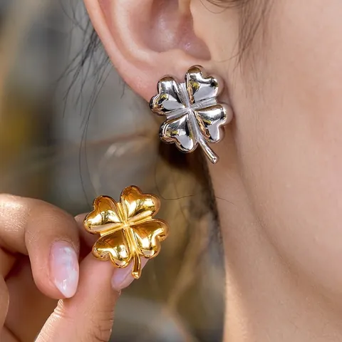 Orecchini a Lobo a Quadrifoglio in Acciaio Inossidabile Foglia a Cuore PVD Oro 18K Impermeabili Gioielli Ipoallergenici da Donna