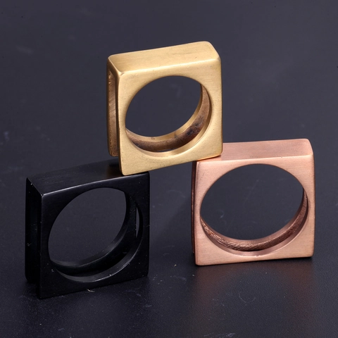 Anillo Cuadrado Minimalista de Acero Inoxidable para Hombre Banda Geométrica con Acabado Mate Cepillado Joyería de Estilo Industrial