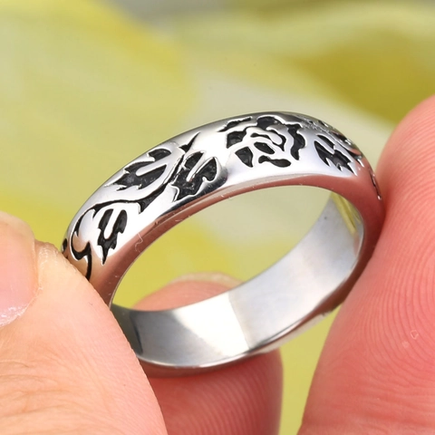 Anillo de Banda de Acero Inoxidable Vintage con Rosa Grabada para Hombre Mujer Estilo Punk Gótico Joyería de Titanio