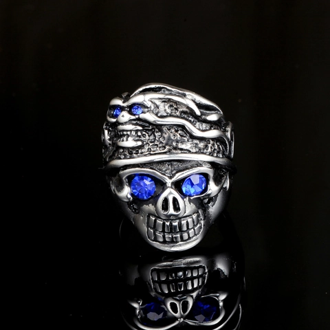 Bague Crâne Gothique Vintage pour Hommes en Acier Inoxydable Yeux en Cristal Bleu Bague Biker Punk Rock Bijoux Squelette Rétro