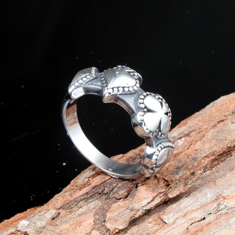 Vintage Stainless Steel Heart Clover Relief Ring For Men Punk Gothic Band Ring Beaded Edge Oxidized Silver Biker Jewelry