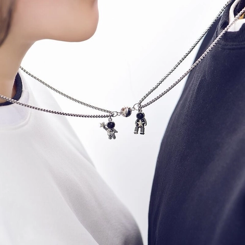 Magnetic Couple Necklace Astronaut Attracting Each Other Pendant Titanium Steel Alloy Chain Spaceman Jewelry Set For Lover
