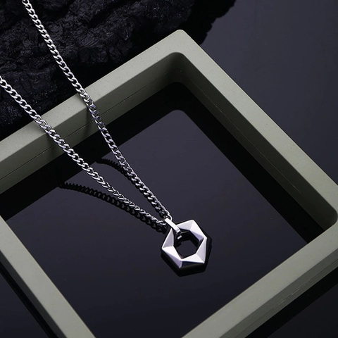 Collier Pendentif Hexagone pour Hommes Femmes Hip Hop Acier Titane Chaîne Gourmette Avec Fermoir OT Argent Collier Géométrique Bijoux