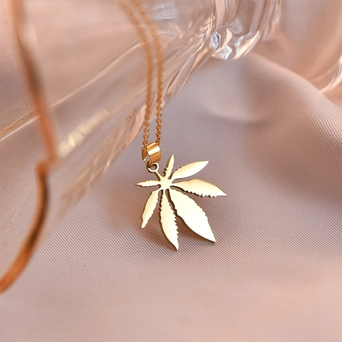 Collar de Colgante de Hoja de Arce de Acero Inoxidable Chapado en Oro Mujer Hombre Elegante Minimalista Botánico