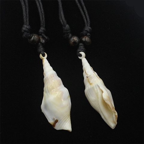 Collana con Pendente a Conchiglia in Acrilico con Perline di Legno Catena a Corda Intrecciata Nera Stile Oceano per Donna Uomo Gioielli