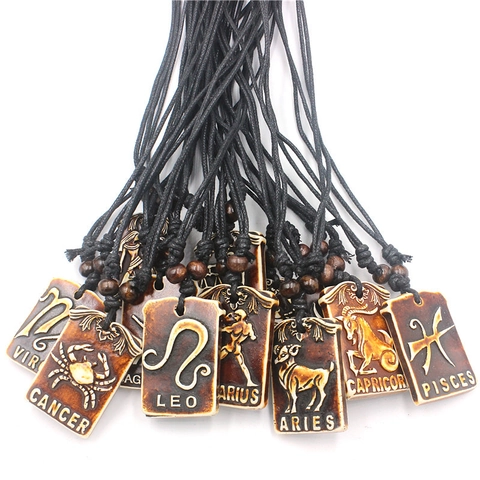 Collier Pendentif en Relief 12 Signes du Zodiaque Vintage pour Femmes Hommes Rétro Résine Imitation Os Constellation Charme Corde de Cire Perle en Bois