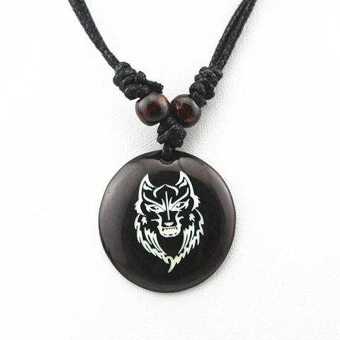 Collana con Ciondolo Totem a Testa di Lupo in Resina Tonda Nera Con Cordino Intrecciato Perline di Legno Gioielli in Stile Etnico Occidentale Uomo Donna