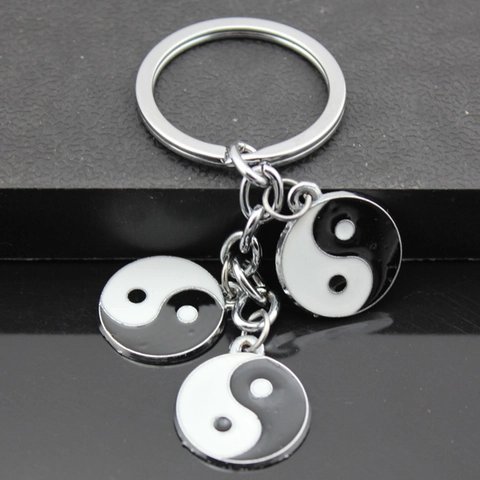 Traditionele Tai Chi Yin Yang Metalen Sleutelhanger Met Drie Ronde Emaille Hangers Zinklegering Verzilverde Sleutelring Voor Dames En Heren Cadeau