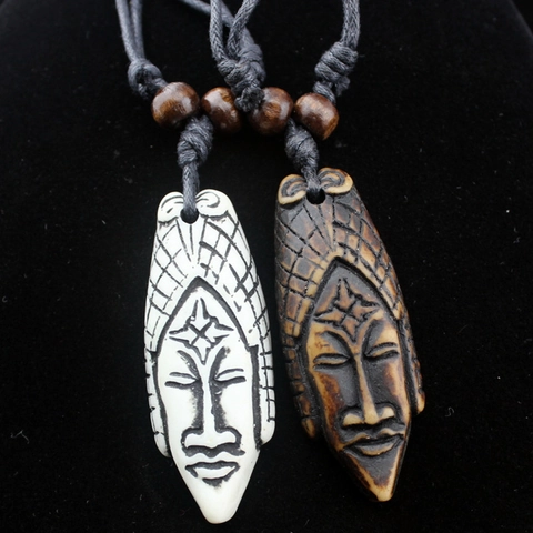 Collier Pendentif Masque Facial en Résine Style Tribal Avec Perles en Bois Totem Ethnique Bijoux pour Hommes et Femmes