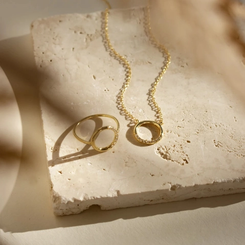 Anello in Ottone con Zirconia Rotonda Geometrica per Donna Placcato in Oro 14K Fascia Squisita Minimalista Gioielli di Moda Regalo