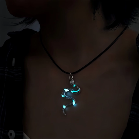 Lichtgevende Slang Hanger Halsketting Voor Unisex Legering Gloed In Het Donker Slang Hanger Met Minimalistische Zwarte Touw Ketting Sieraden