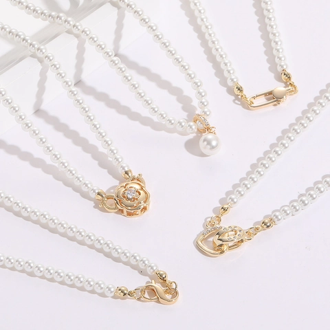 Collier Élégant en Perle Artificielle de Cuivre pour Femme Pendentif Rose Cœur Zirconia Choker Bijoux Plaqué Or Cadeau de Fête