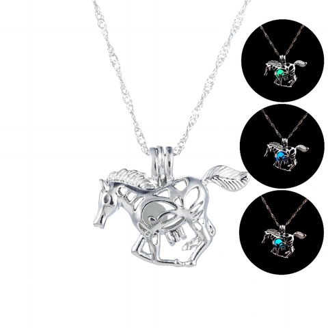 Collana Con Pendente a Forma di Cavallo Fluorescente Lega Cavallo in Corsa Traforato Gioielli Per Festa di Halloween Unisex