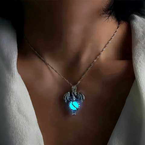 Collana con Pendente a Drago Luminoso Gotico Drago Cavo Glow In The Dark Collana Halloween Gioielli Regalo Per Uomo Donna