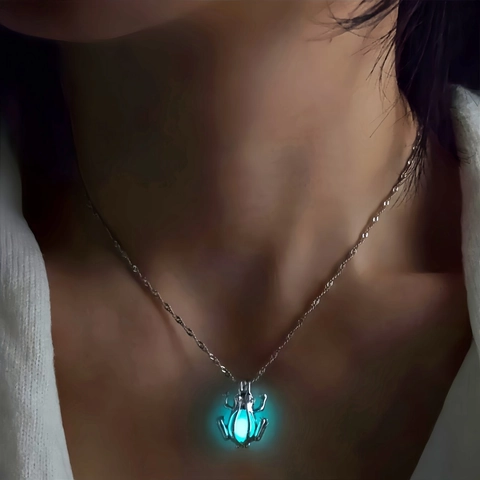 Collana Con Pendente a Forma di Rana Scarabeo in Lega Pietra Fluorescente Brilla Al Buio Gioielli Per Halloween Unisex