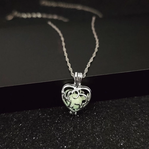 Collana con Pendente a Cuore di Elefante Luminoso Brilla al Buio Cuore Traforato Gioielli in Lega per Donna Uomo Regalo