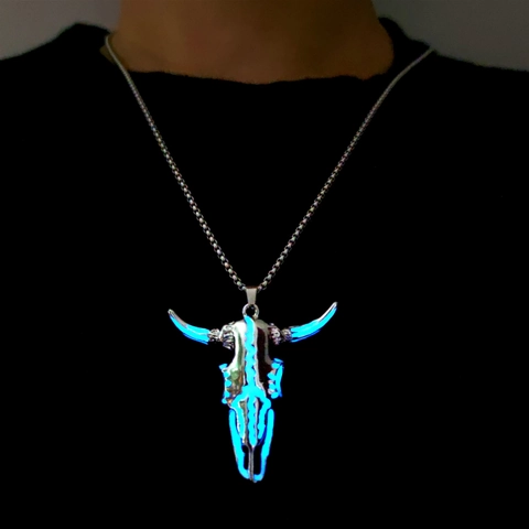Vintage Punk Luminous Bull Head Skull Pendant Necklace For Men Women Hip Hop Glow In The Dark Alloy Electroplated Jewelry