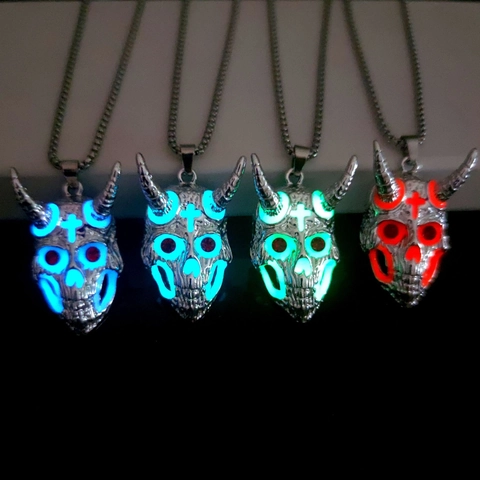 Collier Pendentif Crâne de Bélier Lumineux Gothique pour Hommes Femmes Hip Hop Croix Strass Alliage Collier Bijoux