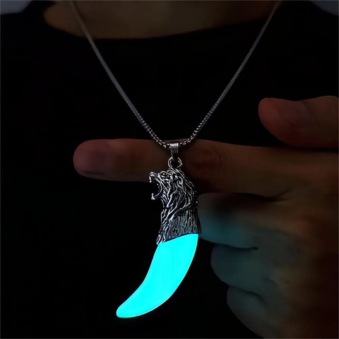 Punk Retro Luminous Wolf Tooth Lion Head Pendant Necklace For Men Zinc Alloy Electroplated Glow In The Dark Animal Jewelry