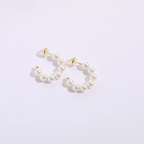 Eleganti Orecchini a Cerchio in Rame Placcati Oro 14K con Perle Artificiali a Forma di C per Donna Gioielli Geometrici